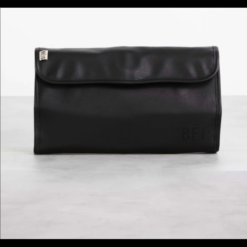 The hanging Jewelry Case for Travel by Beis